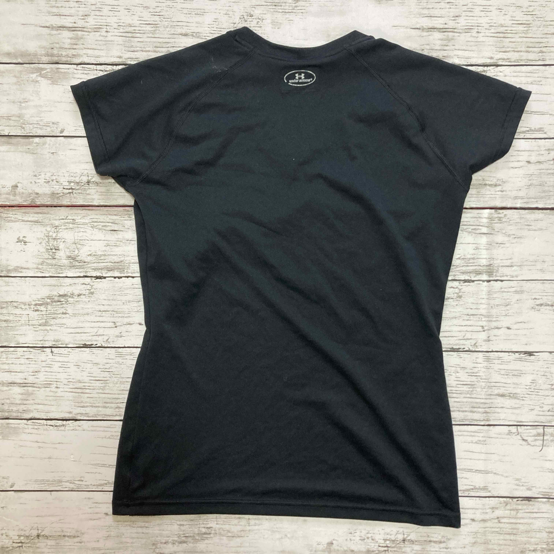 UNDER ARMOUR(アンダーアーマー)のアンダーアーマー　Vネック　ブラック　黒　XS レディースのトップス(Tシャツ(半袖/袖なし))の商品写真