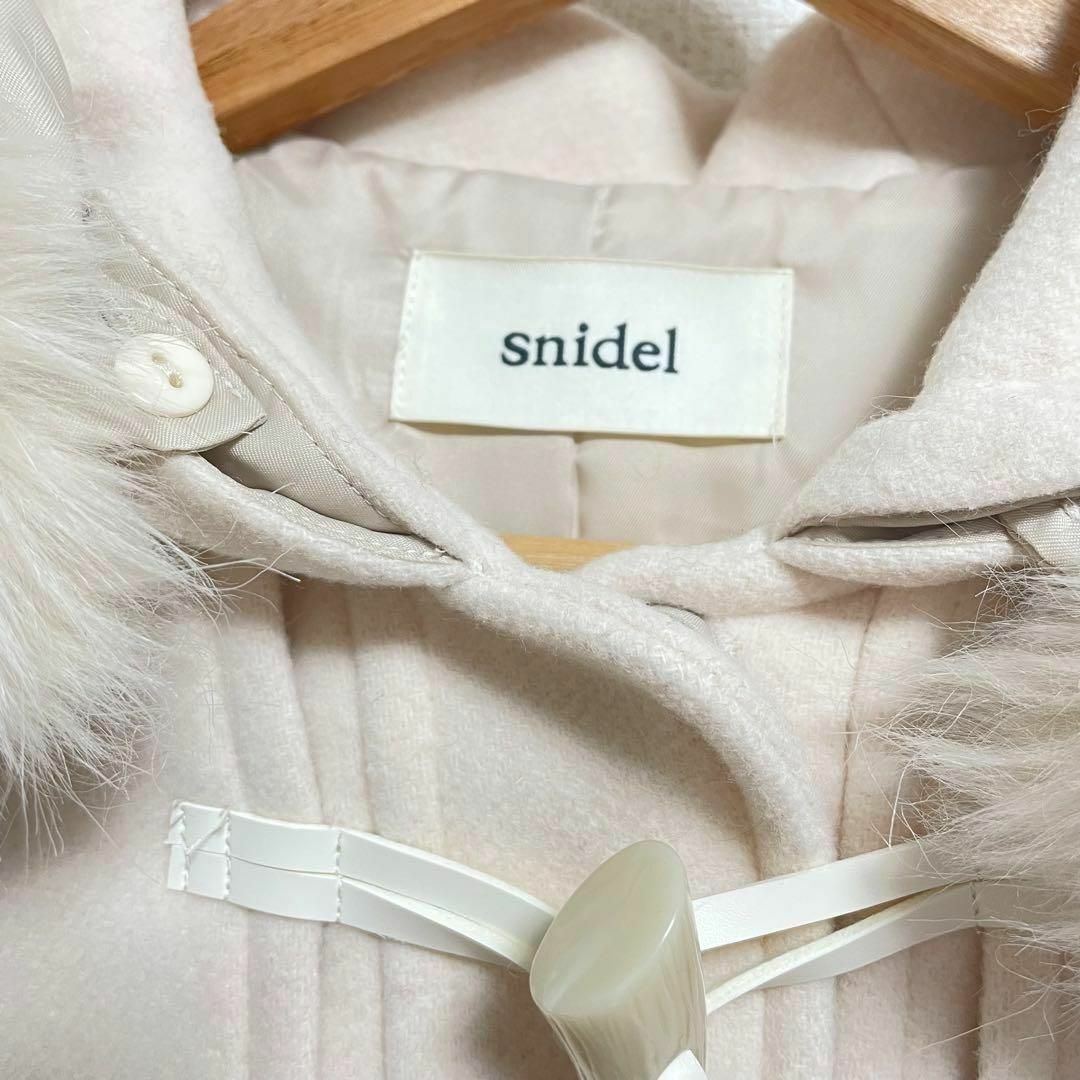 SNIDEL(スナイデル)のスナイデル 【snidel】 ダッフルコート フェイクファー アイボリー 9号 レディースのジャケット/アウター(ダッフルコート)の商品写真