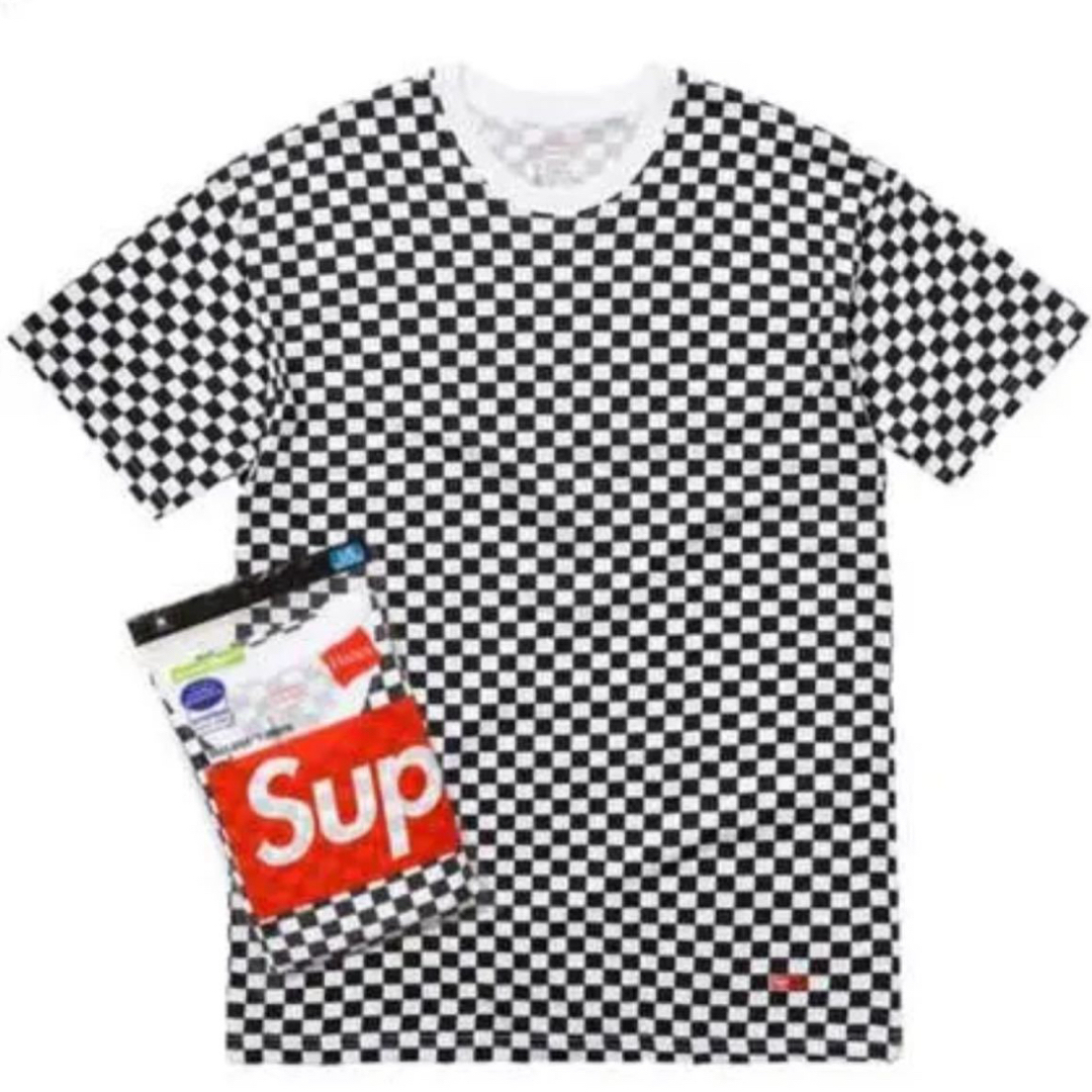 Supreme(シュプリーム)のステッカー付き　supreme®︎henes®︎  tagless tee1枚 メンズのトップス(Tシャツ/カットソー(半袖/袖なし))の商品写真