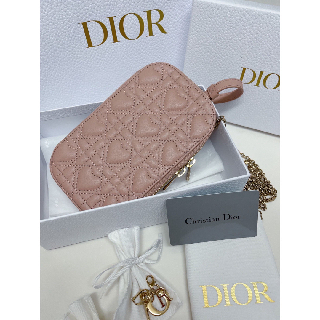 Dior(ディオール)の完売　希少　新品未使用品　Dior ハート　カナージュ　フォンフォルダー レディースのバッグ(ショルダーバッグ)の商品写真