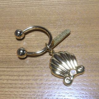 ミキモト(MIKIMOTO)のミキモト　キーチェーン　キーホルダー　ゴールドチャーム　　ベビーパール付き(その他)