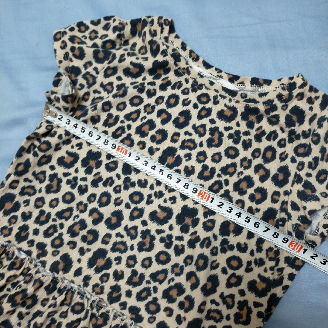 H&M(エイチアンドエム)の専用 H&M 豹柄ワンピース 122cm  120cm 女の子 総柄 キッズ/ベビー/マタニティのキッズ服女の子用(90cm~)(ワンピース)の商品写真