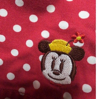 Disney - サイズ100 ディズニーミニー　刺繍入り巻スカート風キュロット