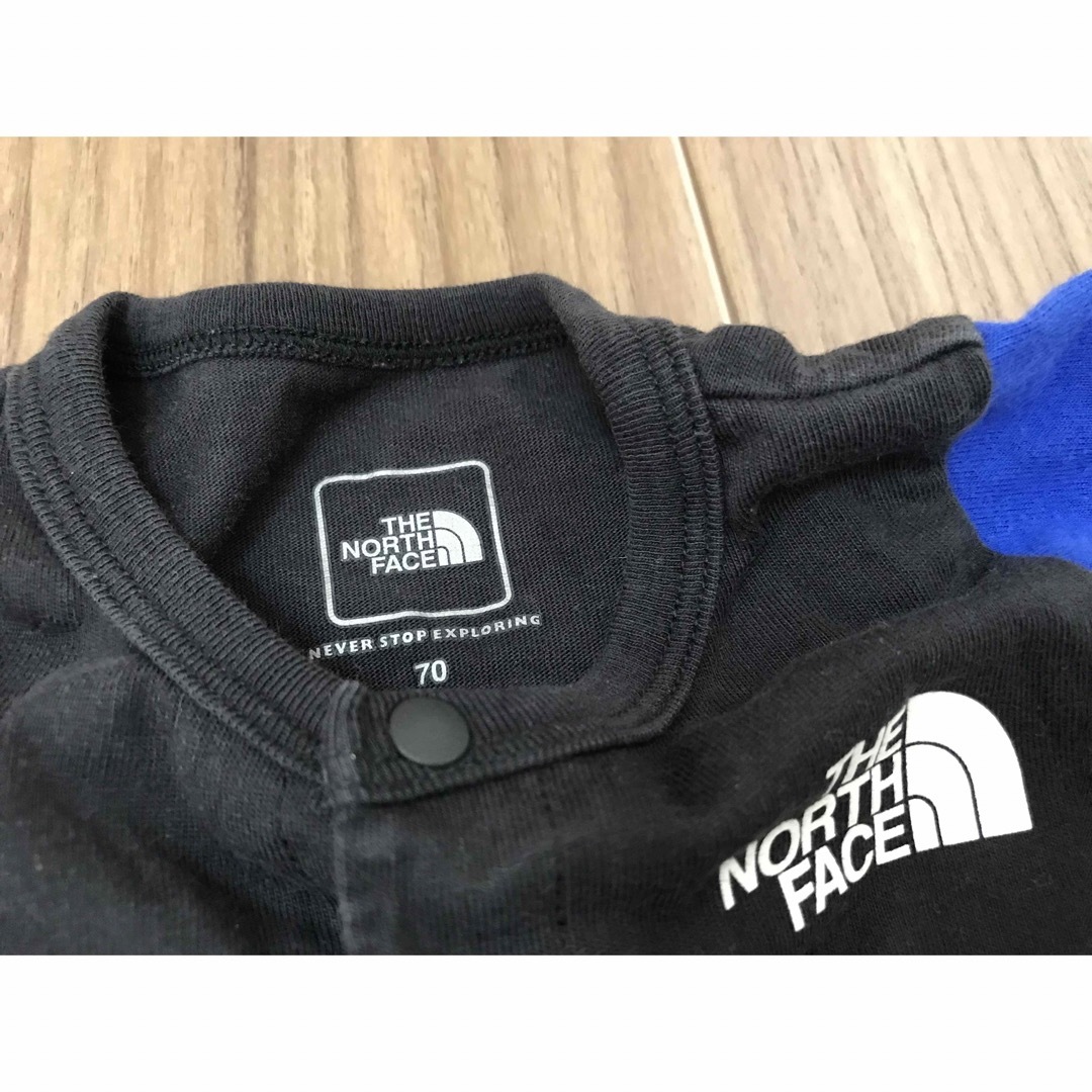 THE NORTH FACE(ザノースフェイス)のノースフェイス　長袖ロンパース　70 ブルー　前開き　帽子付き　NTB12201 キッズ/ベビー/マタニティのベビー服(~85cm)(ロンパース)の商品写真