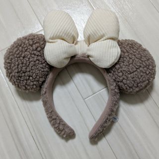 ディズニー(Disney)のカチューシャ ピンクブラウン　もこもこ(キャラクターグッズ)