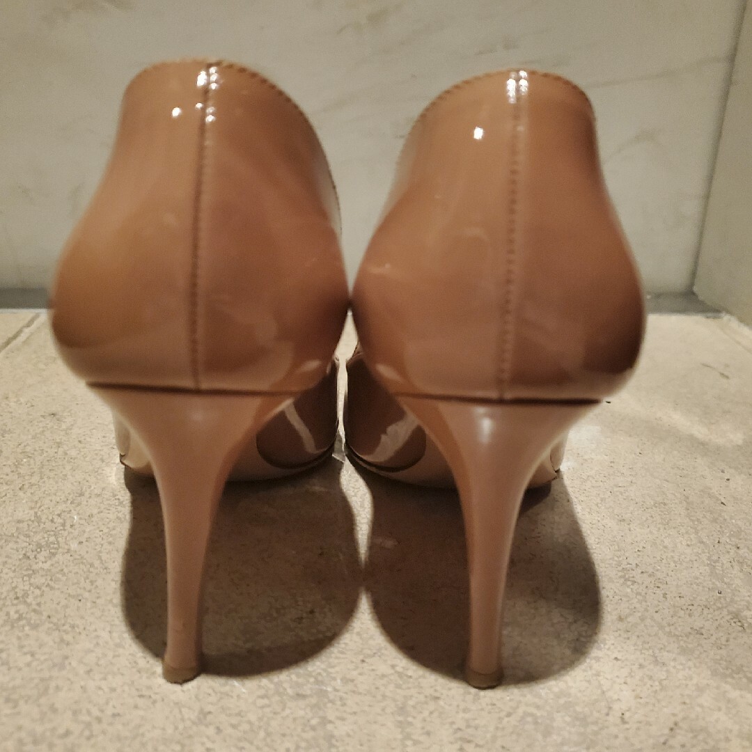 Gianvito Rossi(ジャンヴィットロッシ)の値下げ【Gianvito Rossi】パテントパンプス レディースの靴/シューズ(ハイヒール/パンプス)の商品写真