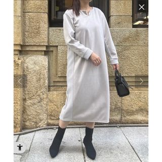 シェトワ(Chez toi)の〔美品〕スエードリブ切替キーネックワンピース(その他)