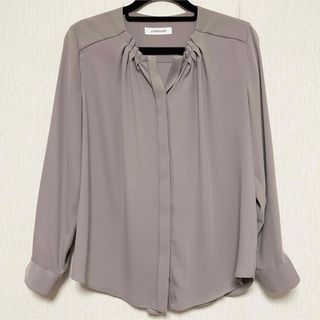 ラトータリテ(La TOTALITE)のLa TOTALITE ラトータリテ フリル ブラウス 長袖 38 美品 M(シャツ/ブラウス(長袖/七分))