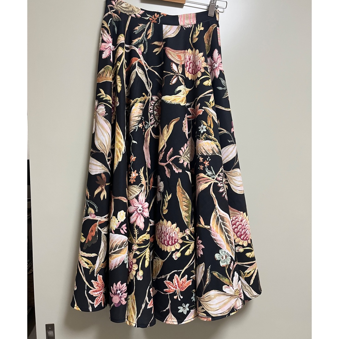 H&M(エイチアンドエム)のAラインスカート　大振り花柄 レディースのスカート(ロングスカート)の商品写真