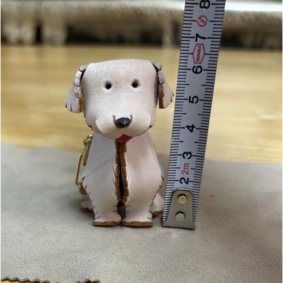 犬　キーホルダー　チャーム　革細工 レディースのファッション小物(キーホルダー)の商品写真