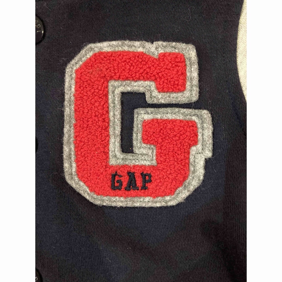 babyGAP(ベビーギャップ)のBaby GAP ブルゾン　90 baby  Gap 刺繍　ワッペン キッズ/ベビー/マタニティのキッズ服男の子用(90cm~)(ジャケット/上着)の商品写真