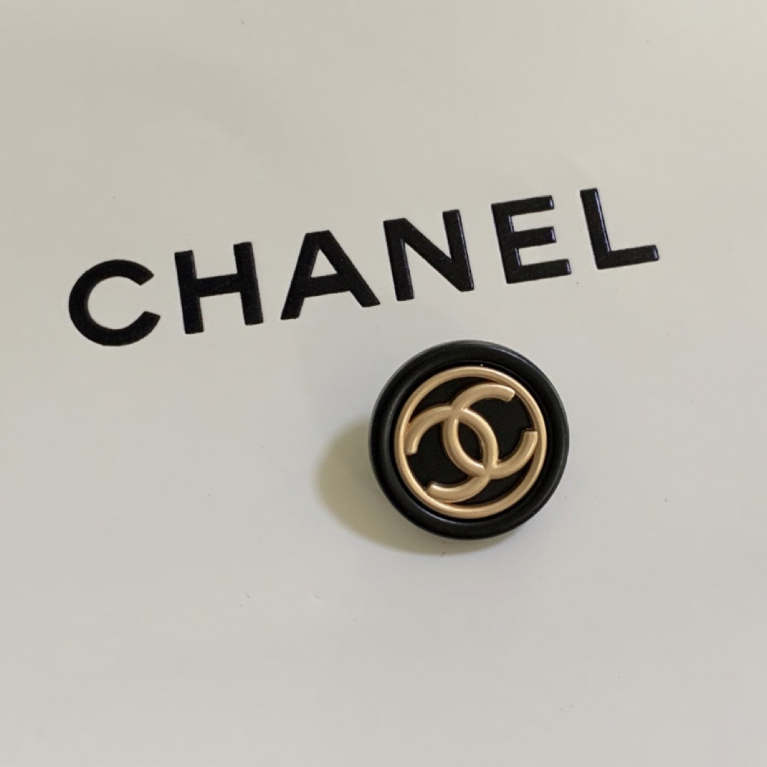 CHANEL(シャネル)のシャネル　ボタン ハンドメイドの素材/材料(各種パーツ)の商品写真