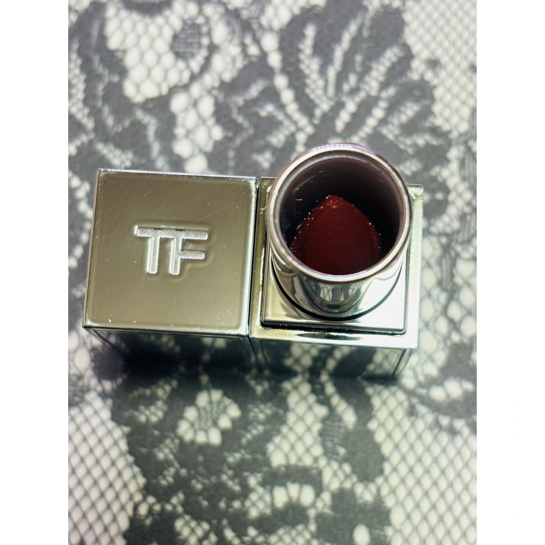 TOM FORD BEAUTY(トムフォードビューティ)のトムフォード  リップ　スパーク　新品　18 ディストロイ　未使用　ラメ　人気 コスメ/美容のベースメイク/化粧品(口紅)の商品写真