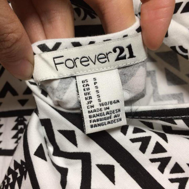 FOREVER 21(フォーエバートゥエンティーワン)の美品 フォーエバー21 セクシー カットソー レディースのトップス(カットソー(半袖/袖なし))の商品写真