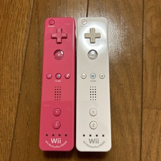 ウィーユー(Wii U)のwiiリモコンプラス　白＋ピンク(その他)