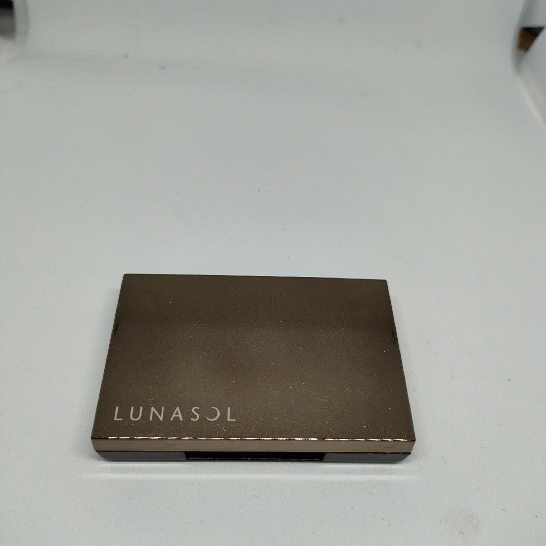 LUNASOL(ルナソル)の中古美品☆ルナソル ディープコントラスティングアイズ EX01 コスメ/美容のベースメイク/化粧品(アイシャドウ)の商品写真