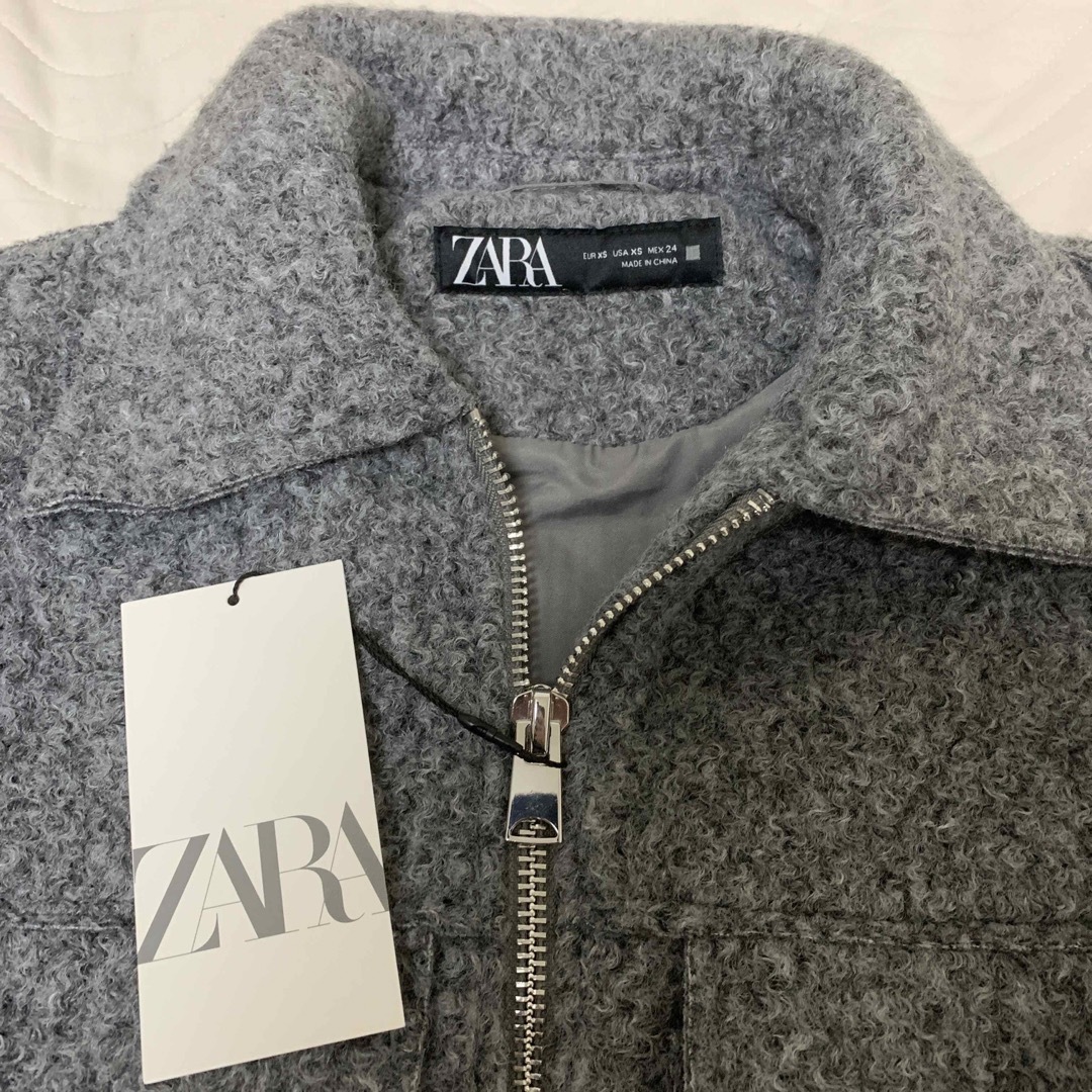 ZARA(ザラ)のZARA ブークレ クロップド ジャケット レディースのジャケット/アウター(ブルゾン)の商品写真
