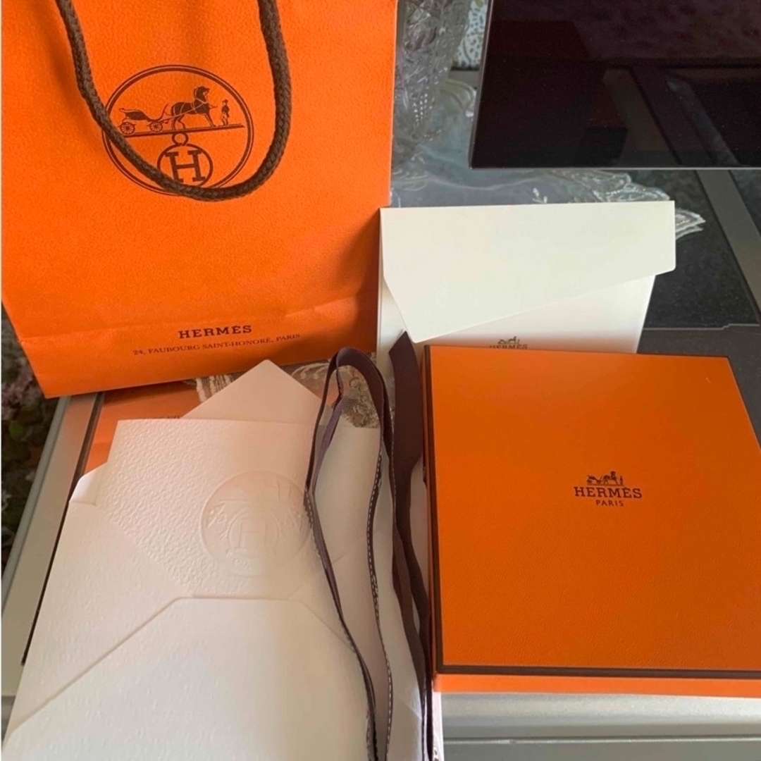 Hermes(エルメス)のエルメス NEW FOREST ロデオ ハンカチ 箱付 HERMES（未使用品） レディースのファッション小物(ハンカチ)の商品写真