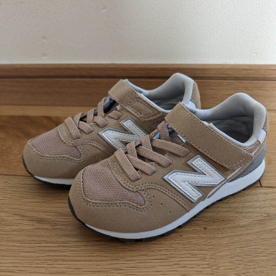 996（New Balance）(キュウキュウロク)のニューバランス996 17.5センチ　未使用 キッズ/ベビー/マタニティのキッズ靴/シューズ(15cm~)(スニーカー)の商品写真