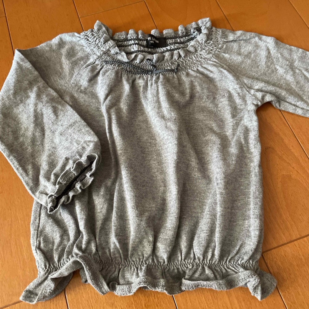 COMME CA ISM(コムサイズム)の美品コムサイズムグレーのカットソー90 キッズ/ベビー/マタニティのキッズ服女の子用(90cm~)(Tシャツ/カットソー)の商品写真