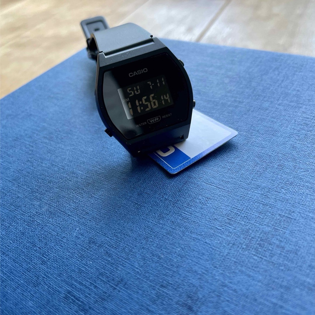 CASIO(カシオ)のカシオ　デジタル腕時計　未使用品　シンプルブラックモデル　超軽量 メンズの時計(腕時計(デジタル))の商品写真