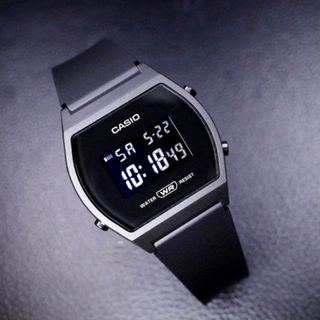 カシオ(CASIO)のカシオ　デジタル腕時計　未使用品　シンプルブラックモデル　超軽量(腕時計(デジタル))