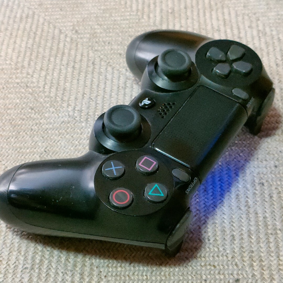 PS4コントローラー　中古動作確認済　 DUALSHOCK 4 エンタメ/ホビーのゲームソフト/ゲーム機本体(その他)の商品写真