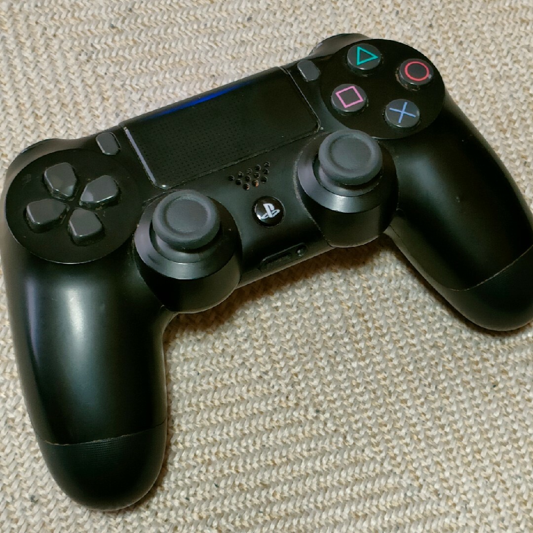 PS4コントローラー　中古動作確認済　 DUALSHOCK 4 エンタメ/ホビーのゲームソフト/ゲーム機本体(その他)の商品写真