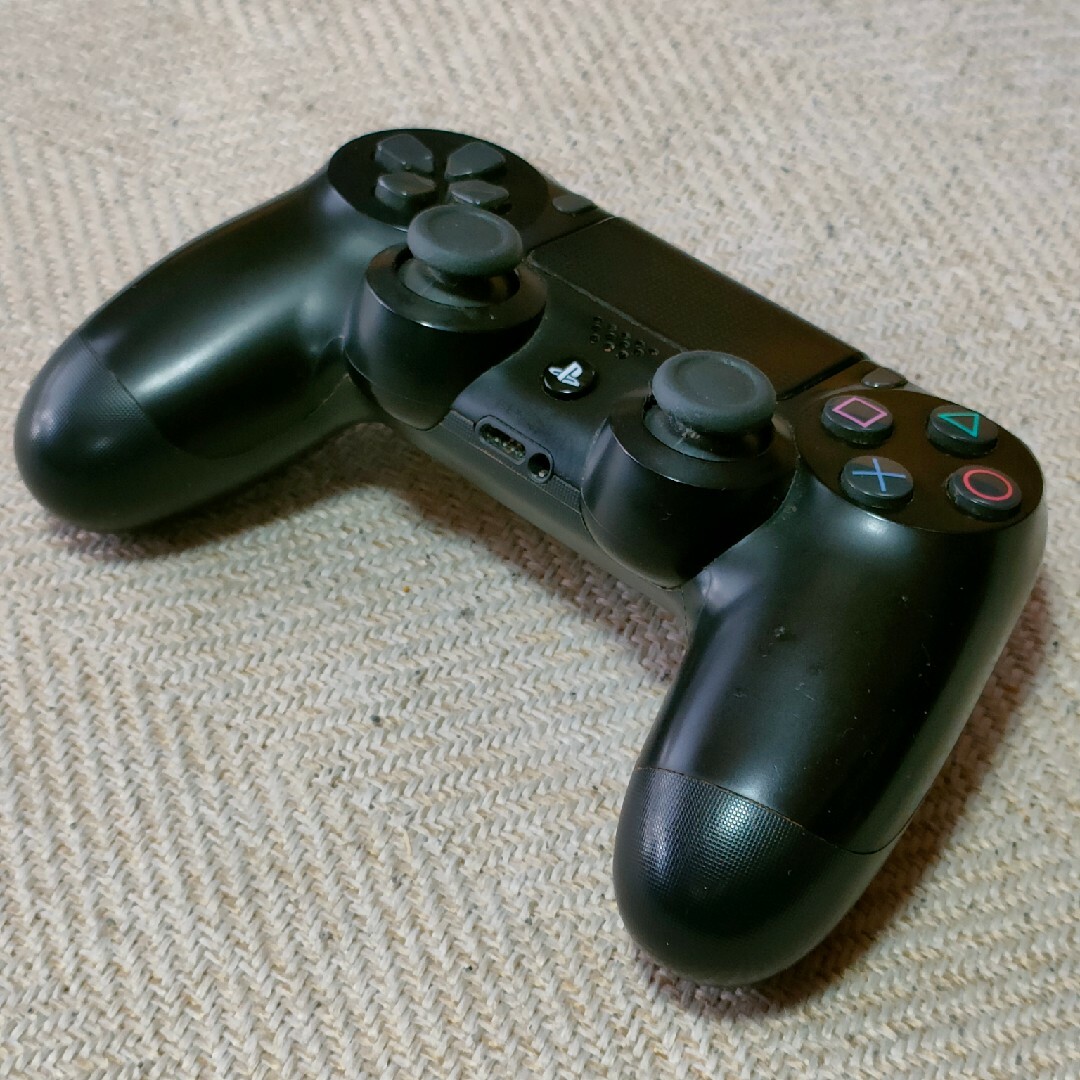 PS4コントローラー　中古動作確認済　 DUALSHOCK 4 エンタメ/ホビーのゲームソフト/ゲーム機本体(その他)の商品写真