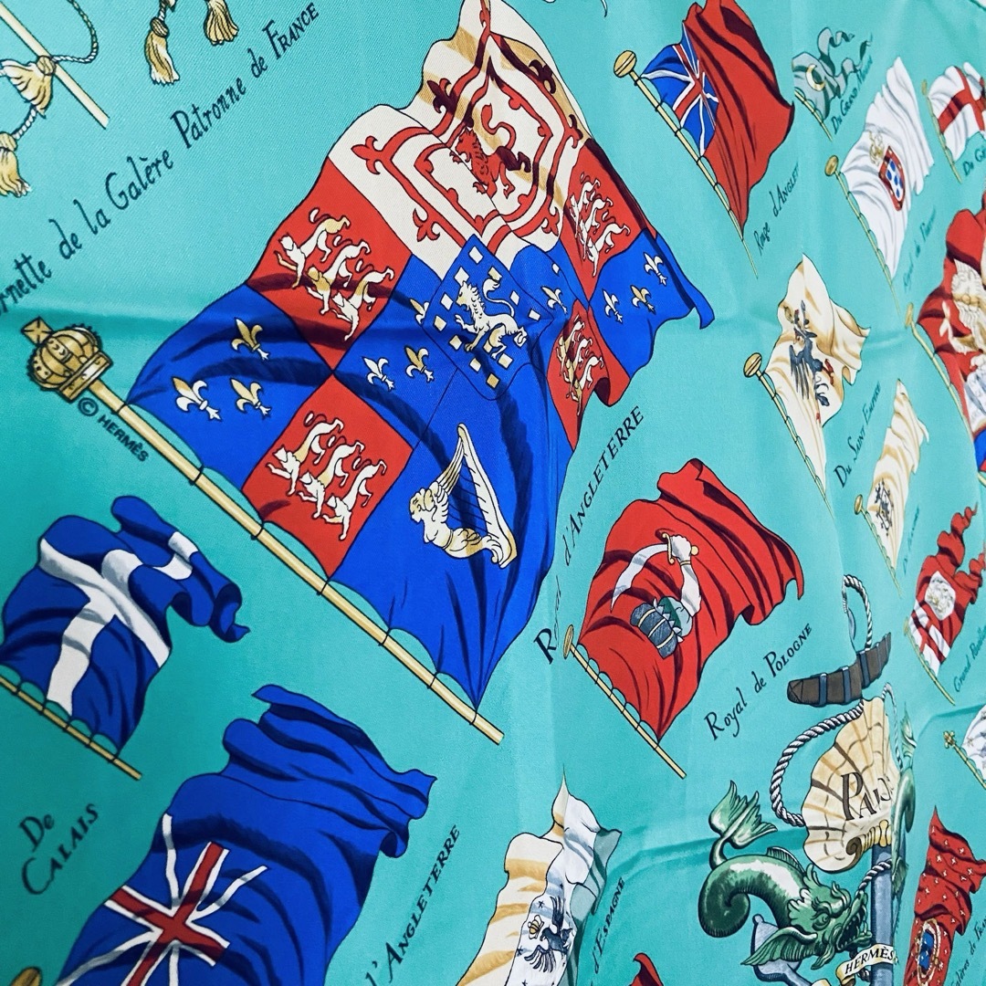 Hermes(エルメス)の【HERMES】カレ90 パヴォワ 船旗 グリーン シルク エルメス レディースのファッション小物(バンダナ/スカーフ)の商品写真