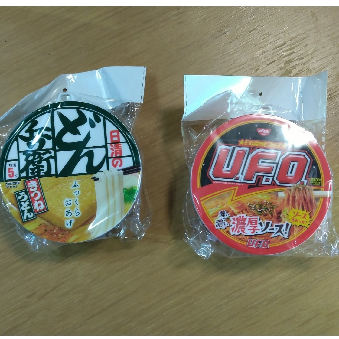 日清食品(ニッシンショクヒン)のどん兵衛 日清焼きそばＵＦＯ おでかけポリ袋入れ エンタメ/ホビーのコレクション(ノベルティグッズ)の商品写真