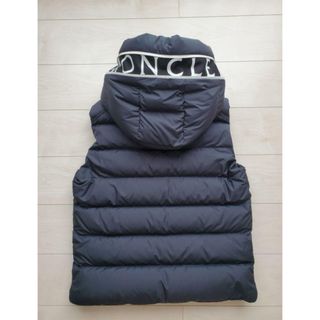 モンクレール(MONCLER)のMONCLER CARDAMIN ダウンベスト ブラック サイズ2《新品》(ダウンベスト)