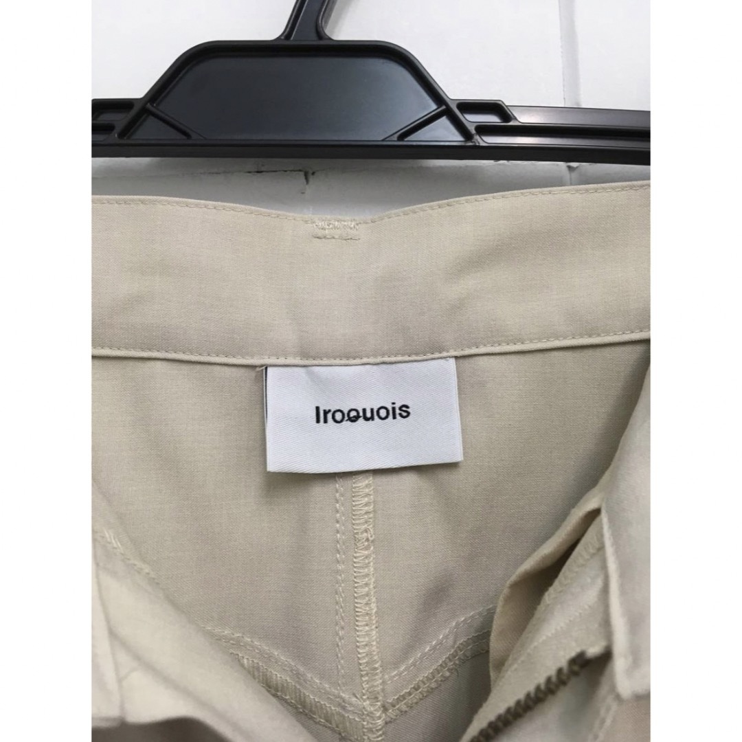 Iroquois(イロコイ)の新品　イロコイ バギー パンツ スラックス IROQUOIS ベージュ　Mサイズ メンズのパンツ(スラックス)の商品写真