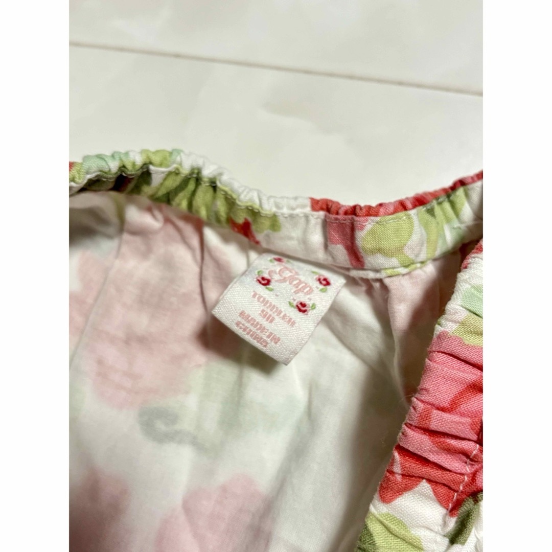 babyGAP(ベビーギャップ)のbabygap ベイビーギャップ　バラ花柄ノースリーブワンピース　ドレス90cm キッズ/ベビー/マタニティのキッズ服女の子用(90cm~)(ワンピース)の商品写真