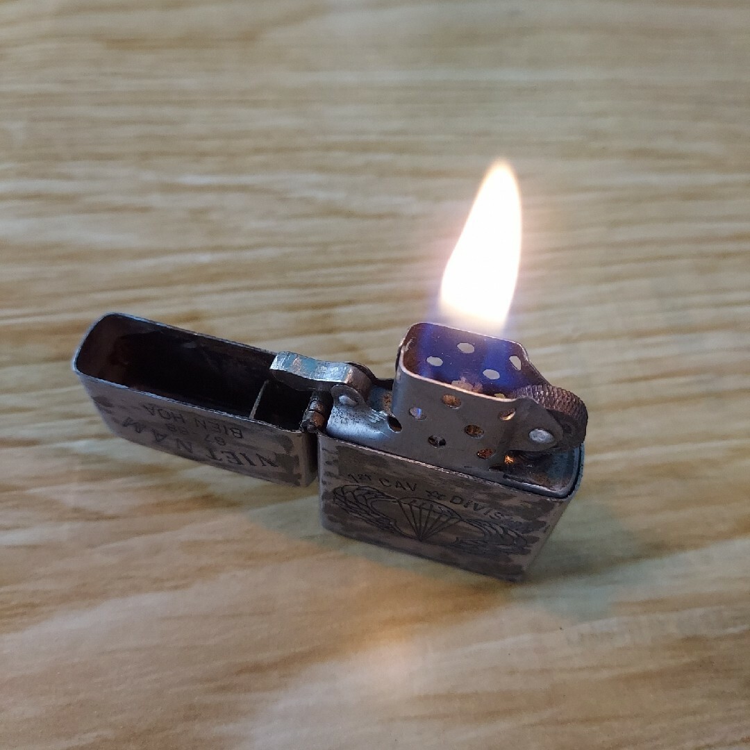 ZIPPO(ジッポー)のZIPPO VIETNAM 第一CAV部門 メンズのファッション小物(タバコグッズ)の商品写真