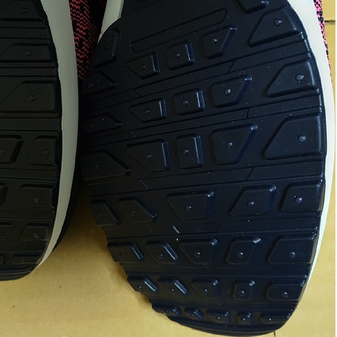 スニーカーピンク　23.5cm レディース レディースの靴/シューズ(スニーカー)の商品写真