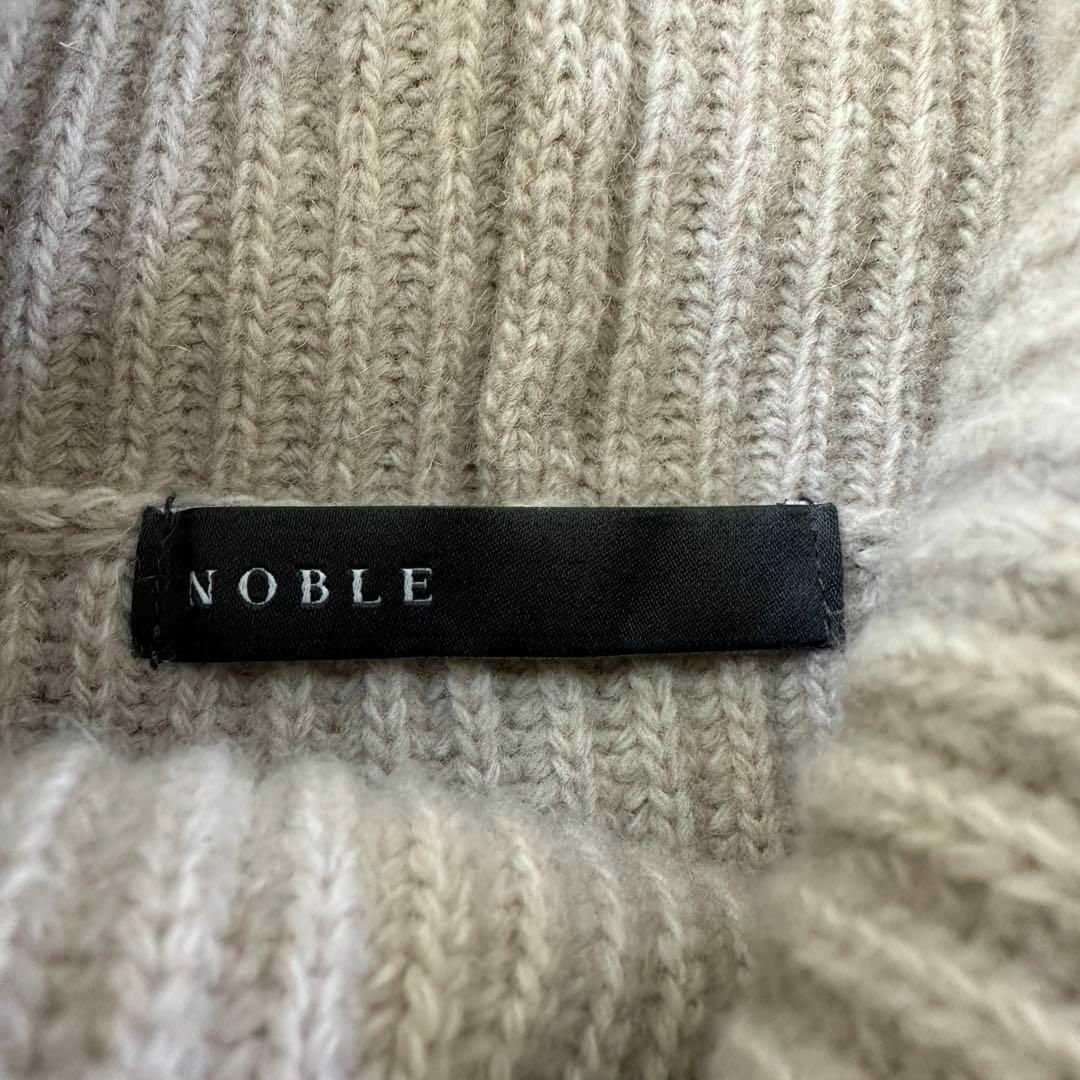 Noble(ノーブル)の美品 入手困難 NOBLE ゲージニット バルーン袖 タートルネック ベージュ レディースのトップス(ニット/セーター)の商品写真