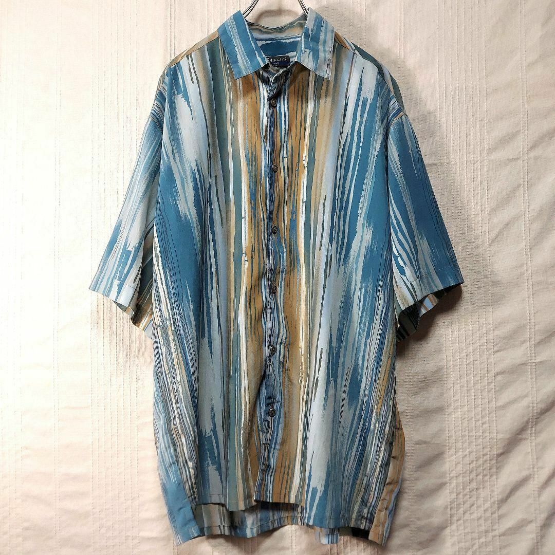 レトロ　US古着　半袖シャツ　総柄　とろみ　XL　古着　青　ゴールド　ゆるだほ メンズのトップス(シャツ)の商品写真