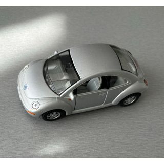 フォルクスワーゲン(Volkswagen)のミニカー Volkswagen New Beetle ニュービートル シルバー(模型/プラモデル)