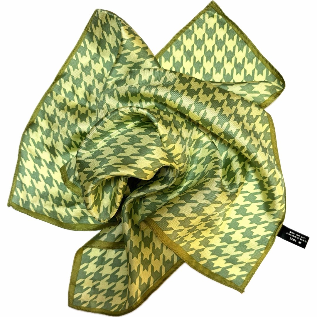 ガンクラブチェックsilkスカーフ新品‼︎ レディースのファッション小物(バンダナ/スカーフ)の商品写真