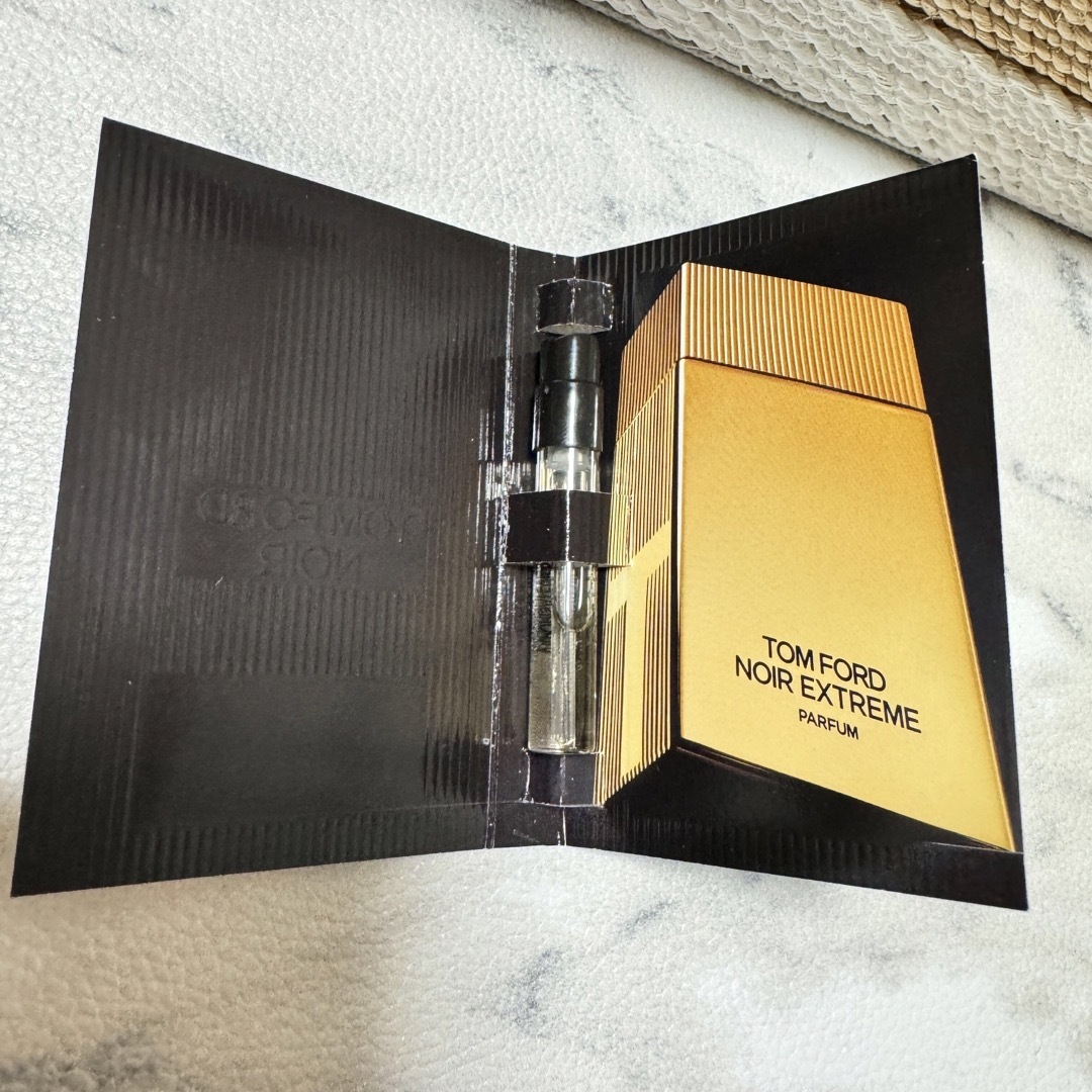 TOM FORD(トムフォード)の【新品】トムフォード ノワールエクストリーム パルファム 1.5ml サンプル コスメ/美容の香水(ユニセックス)の商品写真