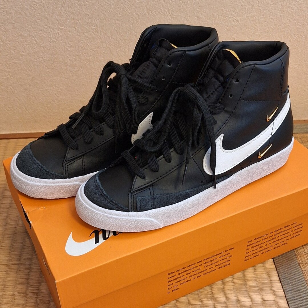 NIKE(ナイキ)のNIKE ブレーザー MID '77 SE 24.5センチ レディースの靴/シューズ(スニーカー)の商品写真