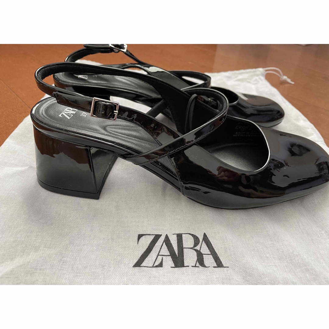 ZARA(ザラ)の未使用！ZARA パテントフィニッシュ ブロックヒール シューズ レディースの靴/シューズ(ハイヒール/パンプス)の商品写真