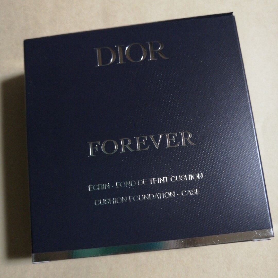 Dior(ディオール)のディオールスキン フォーエヴァートーンアップクッション　ケース　ピンク　数量限定 コスメ/美容のベースメイク/化粧品(ファンデーション)の商品写真