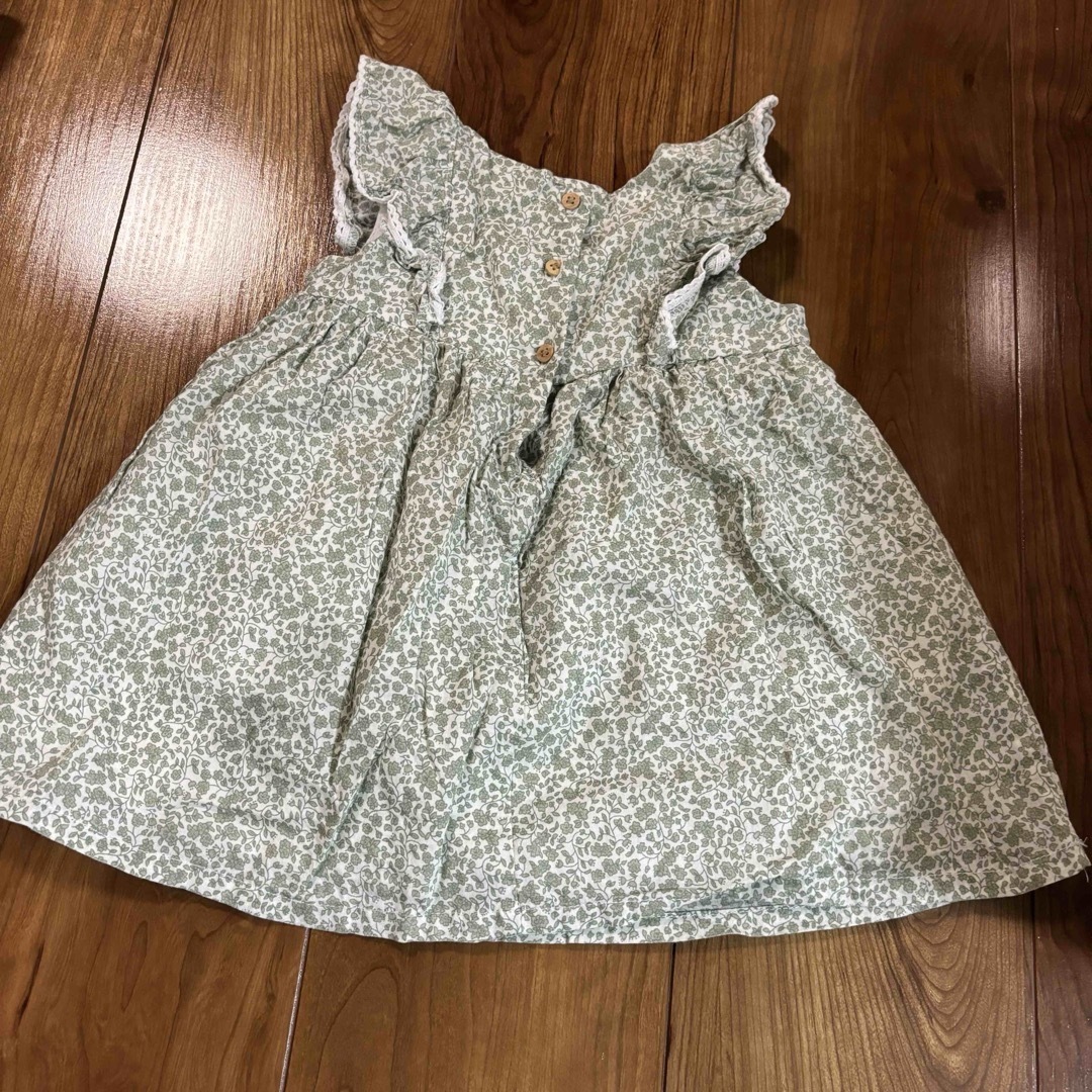 H&M(エイチアンドエム)のH&M 花柄ワンピース　75cm キッズ/ベビー/マタニティのベビー服(~85cm)(ワンピース)の商品写真