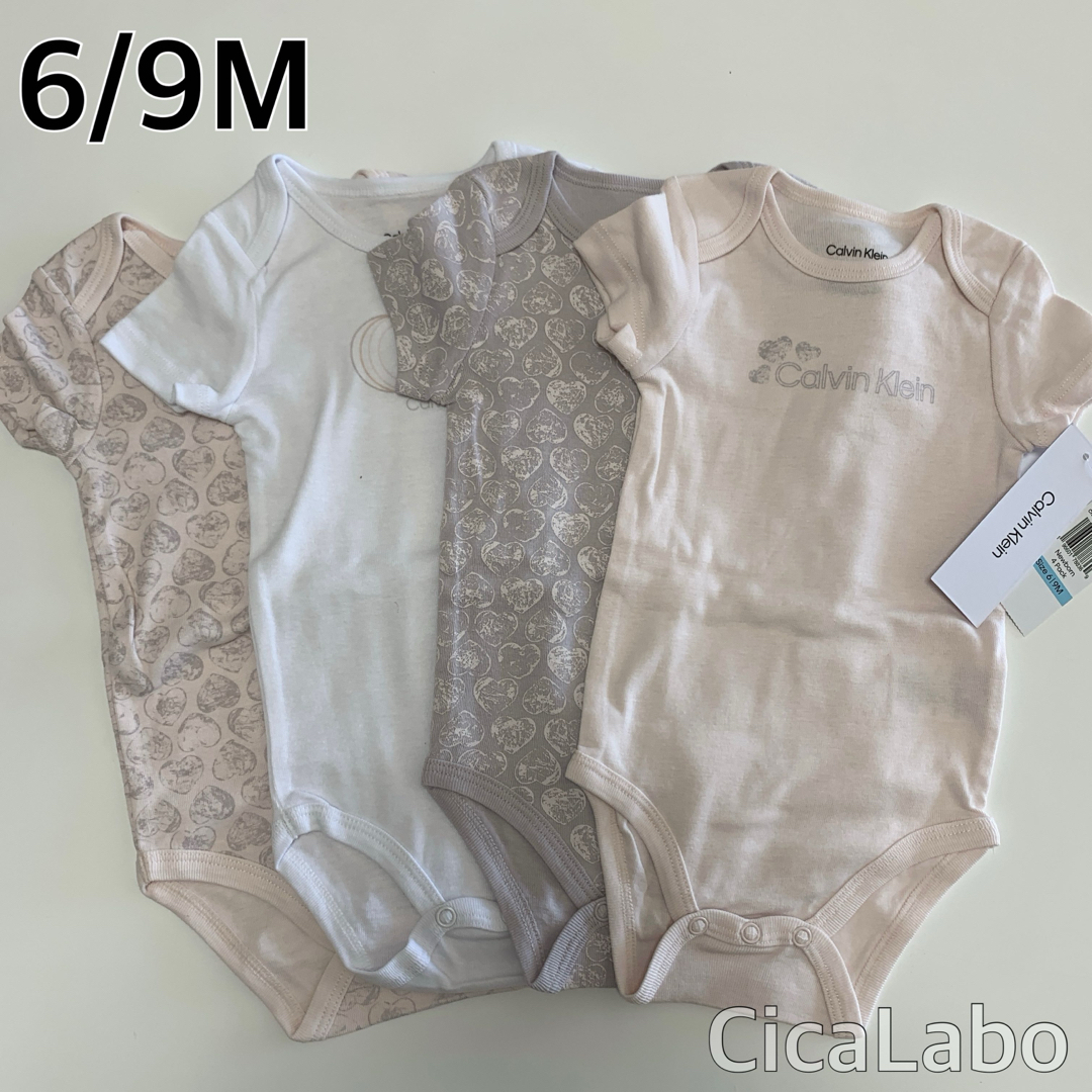 Calvin Klein(カルバンクライン)の【新品】カルバンクライン 半袖 ロンパース 4枚セット PWGP 6/9M キッズ/ベビー/マタニティのベビー服(~85cm)(ロンパース)の商品写真