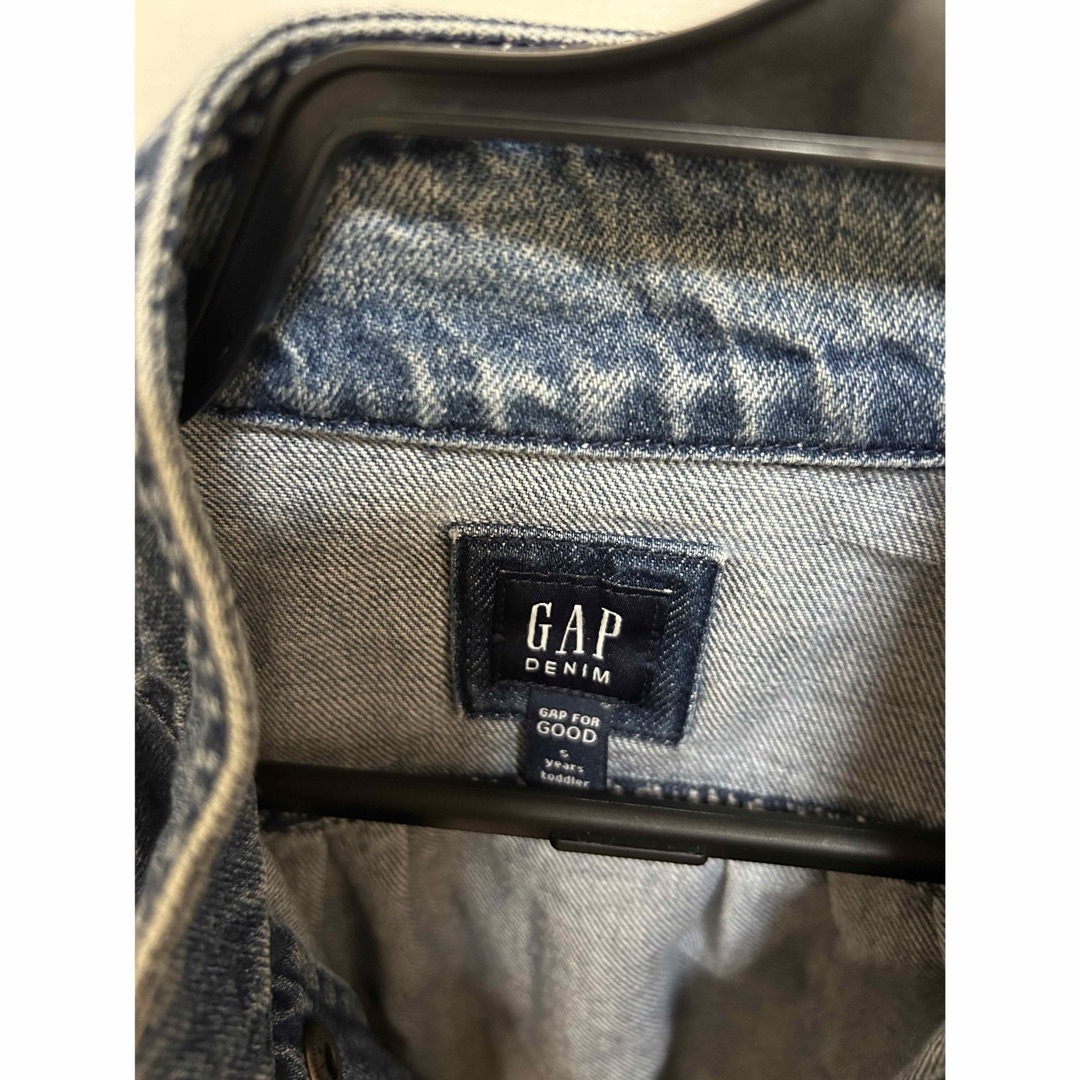 GAP(ギャップ)のGAP デニムジャケット キッズ/ベビー/マタニティのキッズ服女の子用(90cm~)(ジャケット/上着)の商品写真