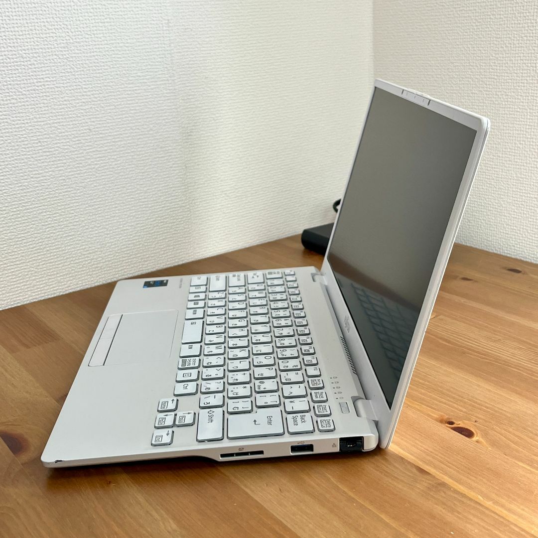 富士通 軽量薄型PC LIFEBOOK UH08/E3 - ノートPC 富士通 軽量薄型PC LIFEBOOK UH08/E3 - ノートPC