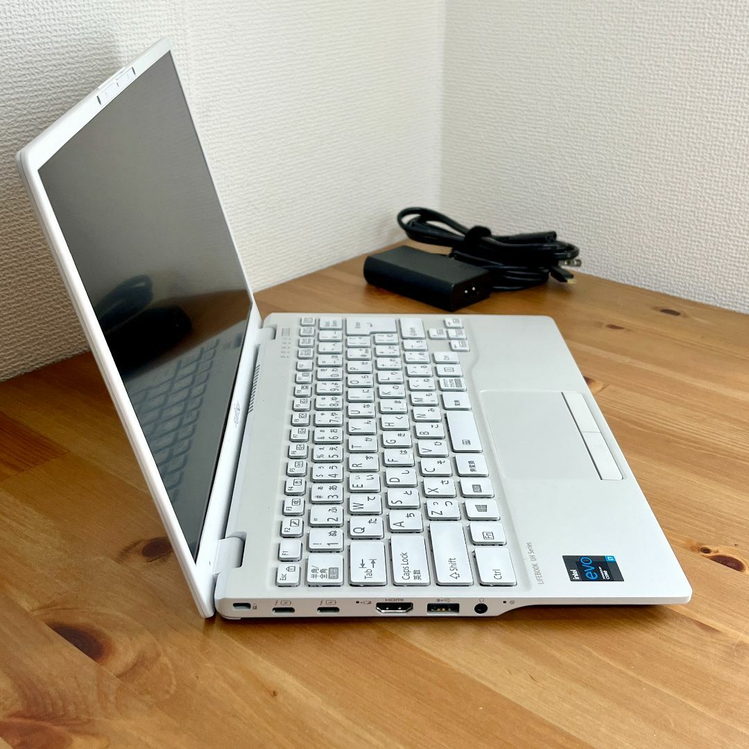 富士通 軽量薄型PC LIFEBOOK UH08/E3 - ノートPC 富士通 軽量薄型PC LIFEBOOK UH08/E3 - ノートPC