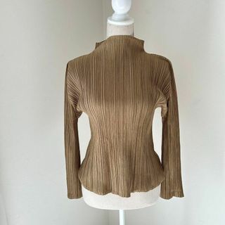 プリーツプリーズイッセイミヤケ(PLEATS PLEASE ISSEY MIYAKE)のPLEATS PLEASE ハイネック カットソー 3 ブラウン キャメル(シャツ/ブラウス(長袖/七分))